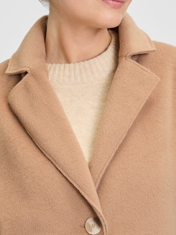Covered Between-seasons coat in Beige