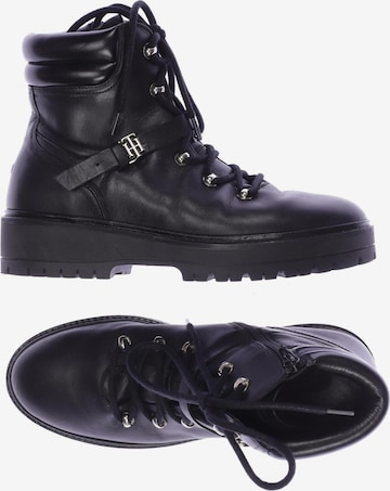 TOMMY HILFIGER Stiefelette 40 in Schwarz: predná strana