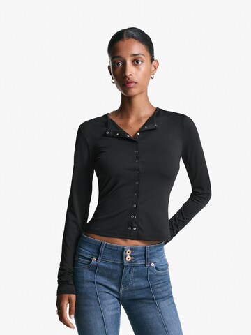 T-shirt Bershka en noir : devant