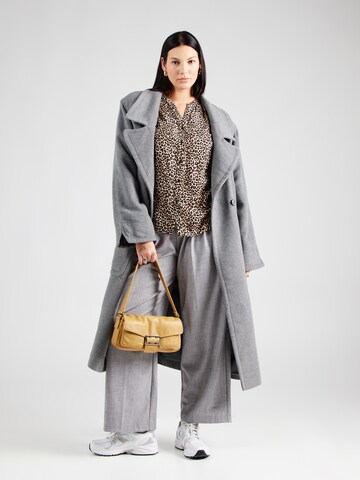 Chemisier 'CARANITA' ONLY Carmakoma en beige