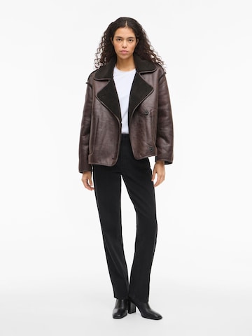 VILA - Chaqueta de entretiempo en marrón