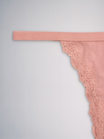 The Set String in Beige