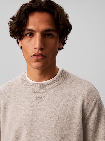 Calvin Klein Jeans Pullover in Grau