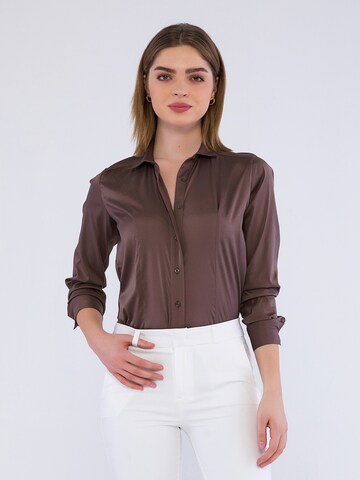 Basics and More Blouse ' Abby ' in Brown: front