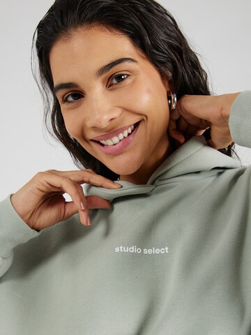 STUDIO SELECT Sweatshirt 'Ruby' in Grün