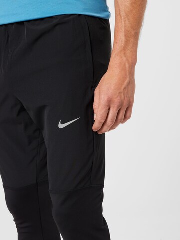 NIKE Slimfit Sportovní kalhoty – černá