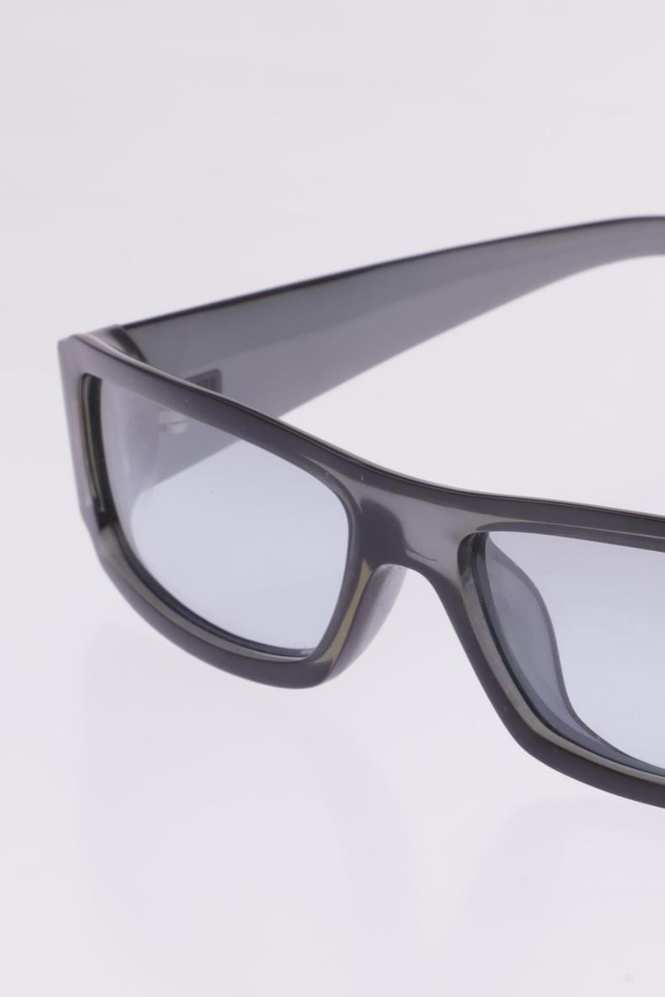 Gucci Sunglasses in One size in Grey