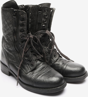 CHANEL Stiefeletten 36 in Schwarz: Vorderseite