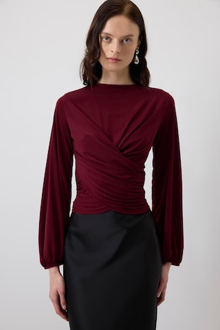 Touche Prive Blouse in Rood: voorkant