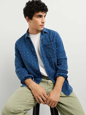Pepe Jeans - Ajuste regular Camisa 'Ronald' en azul: frente