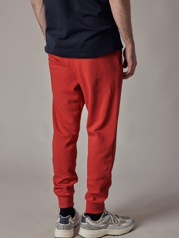 OWN Off With Nature Regular Broek 'Joggers' in Rood
