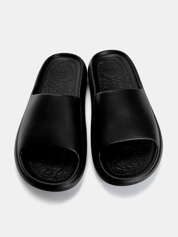 Pull&Bear Pantolette in Schwarz