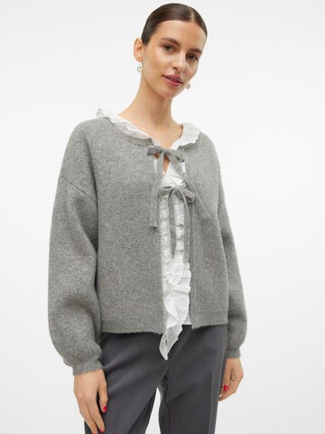 VERO MODA Cardigan 'VMBOW' i grå: forside