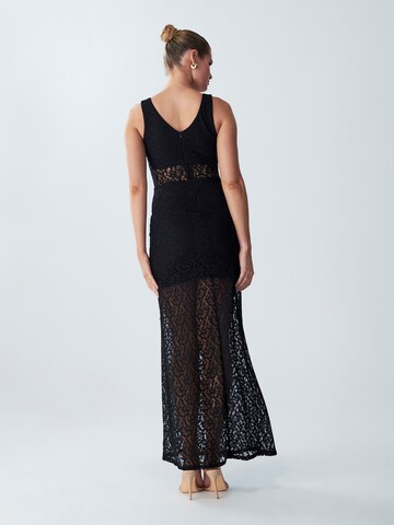 BWLDR - Vestido de noche 'SOLO' en negro: atrás