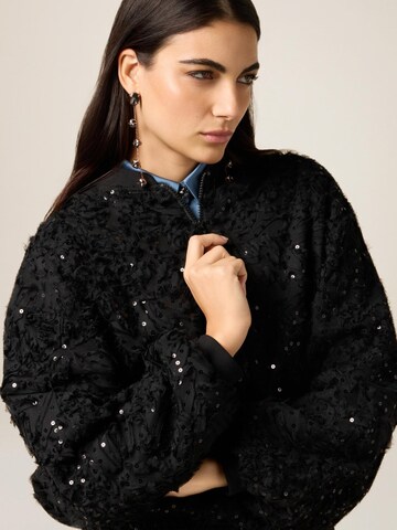 Cappotto invernale di oltre in nero