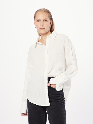 Monki - Blusa em branco: frente