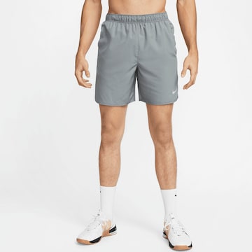 NIKE Sportbroek in Grijs: voorkant