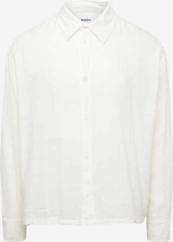 Coupe regular Chemise WEEKDAY en blanc : devant