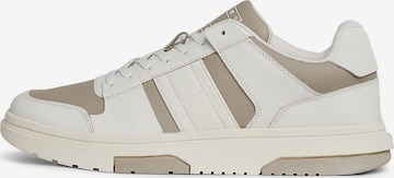 Tommy Jeans Sneakers 'The Brooklyn' in White: front