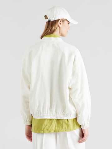 Veste mi-saison 'Salley' mazine en blanc