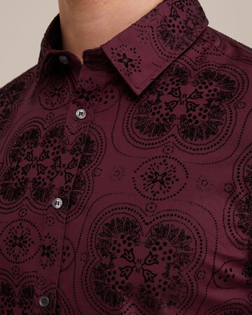 Slim fit Camicia business di WE Fashion in rosso