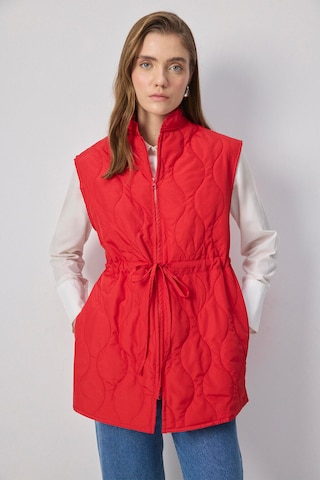 Touche Prive Bodywarmer in Rood: voorkant