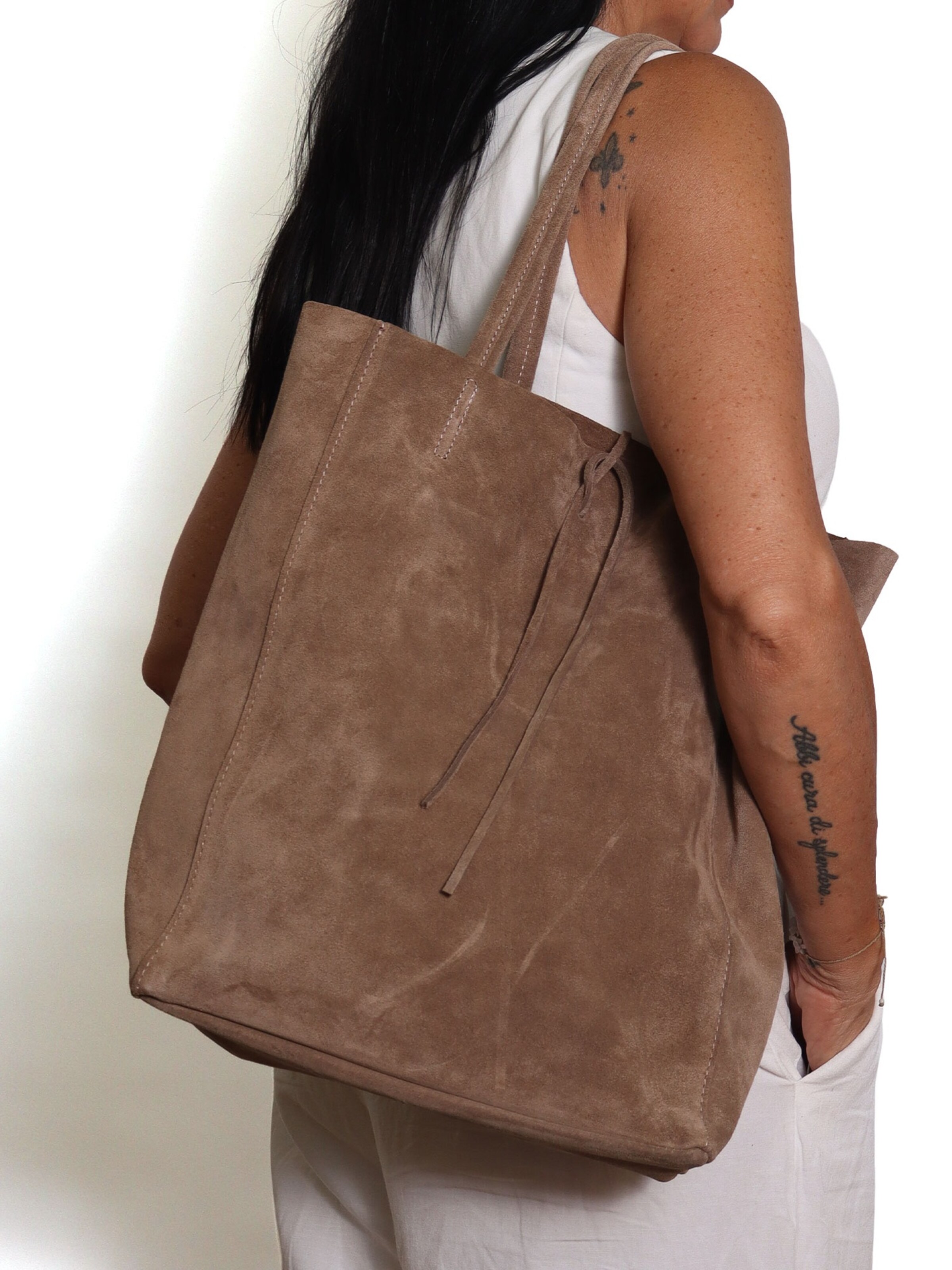 Gave Lux Shoulder Bag in Brown: front
