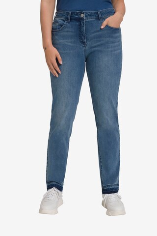 Ulla Popken Regular Jeans in Blauw: voorkant