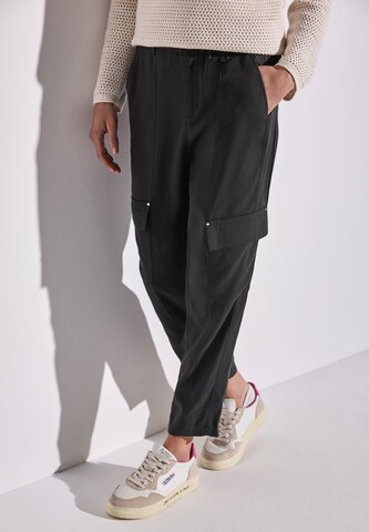 STREET ONE Tapered Cargo Pants in Black: front