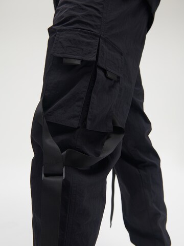 Effilé Pantalon cargo 'Jack' Sinned x ABOUT YOU en noir