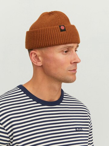 R.D.D. ROYAL DENIM DIVISION Beanie in Brown