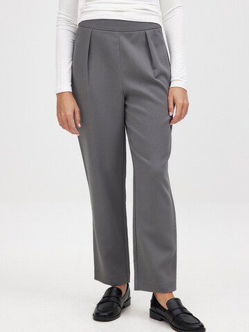 NA-KD Regular Hose in Grau: Vorderseite