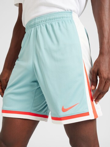 NIKE Regular Sportshorts in Grün