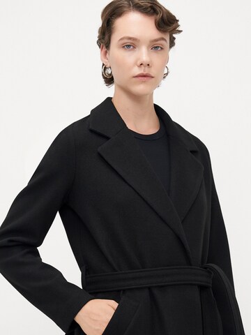 Vero Moda Tall Overgangsfrakke 'VMFORTUNEAYA' i sort