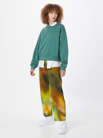 WEEKDAY Sweatshirt 'Amaze' in Grün