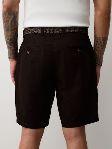 Regular Pantalon chino Next en marron