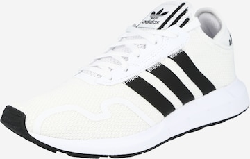 Sneaker bassa 'Swift Run X' di ADIDAS ORIGINALS in bianco: frontale