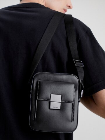 Calvin Klein Umhängetasche in Schwarz