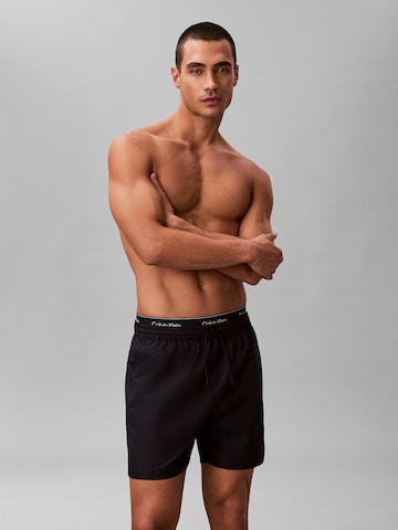 Calvin Klein Swimwear Szorty kąpielowe 'Essentials' w kolorze niebieski: przód