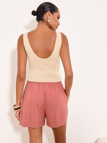 Regular Pantalon Lipsy en rose