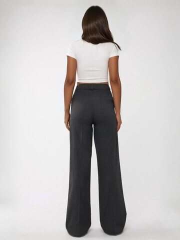 Wide Leg Pantalon à plis Hiccup en gris