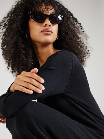 ARMANI EXCHANGE Stickad klänning i svart