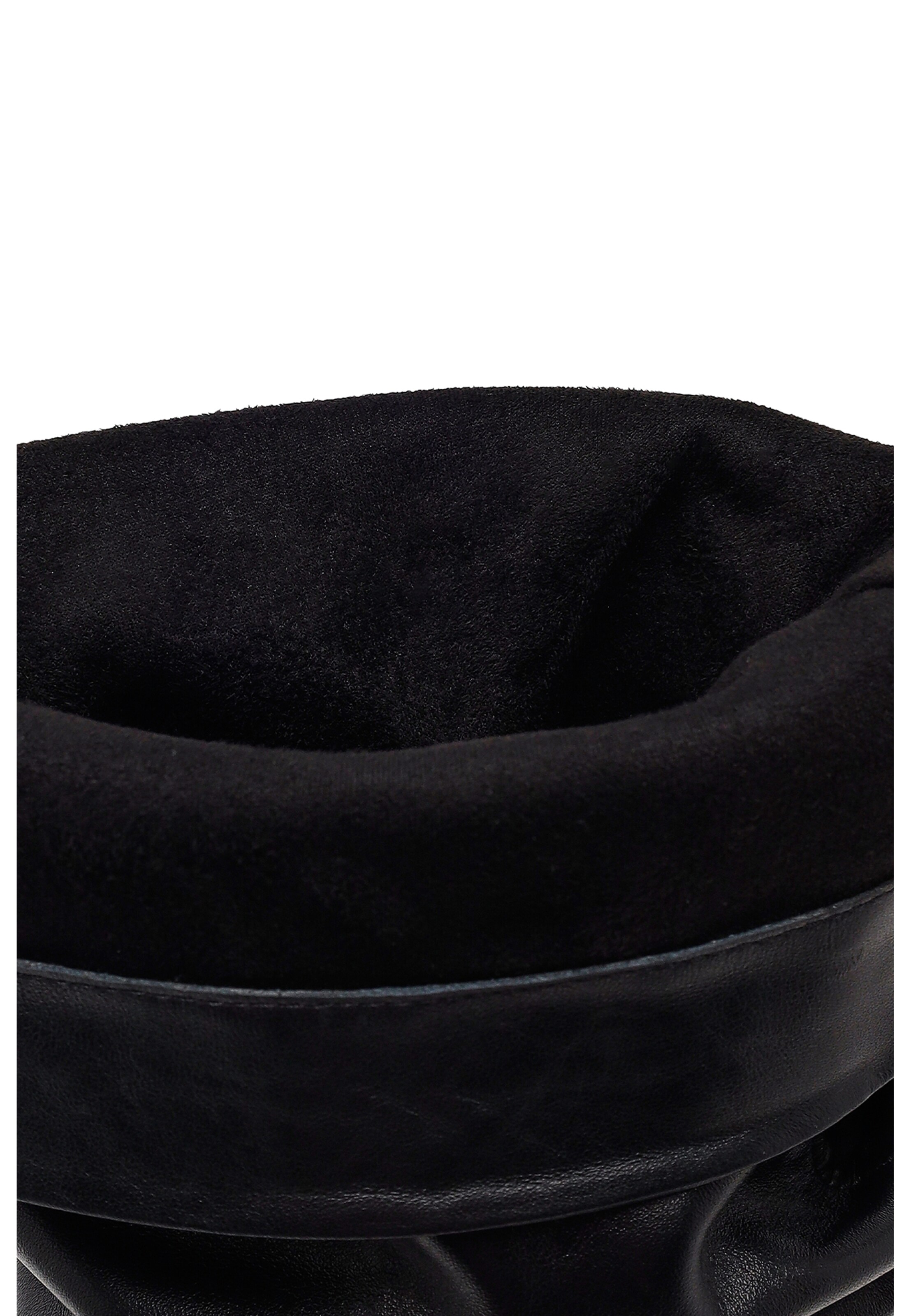 Botine de la Derimod pe negru