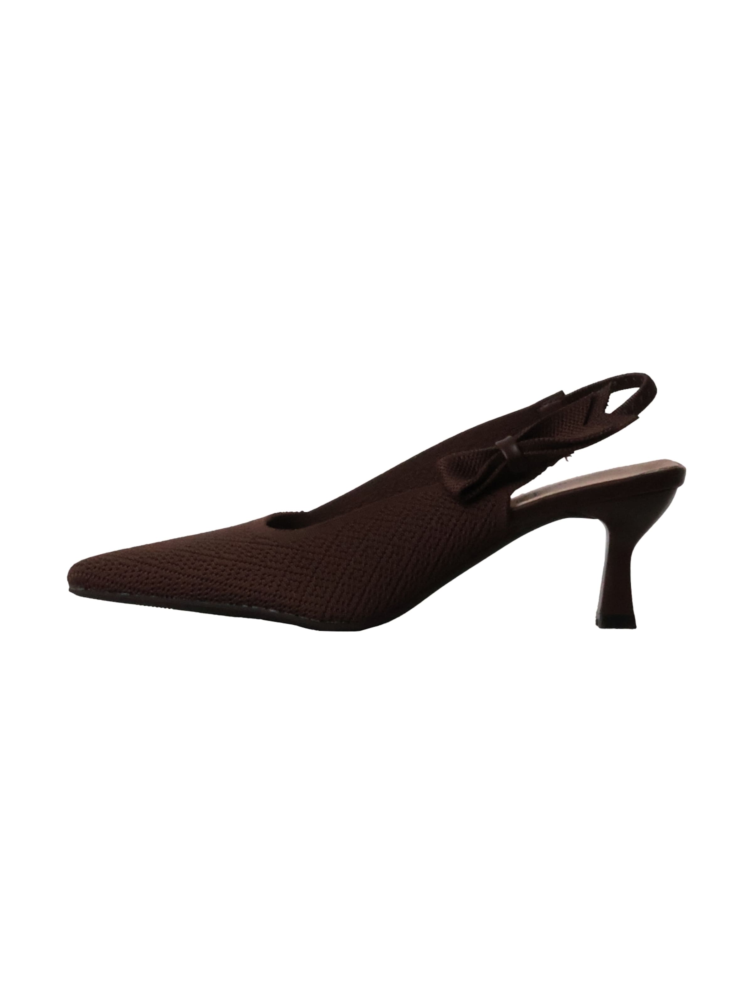 Super Mode Pumps in Gold: front