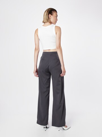 Nasty Gal Wide leg Pleat-Front Pants in Grey