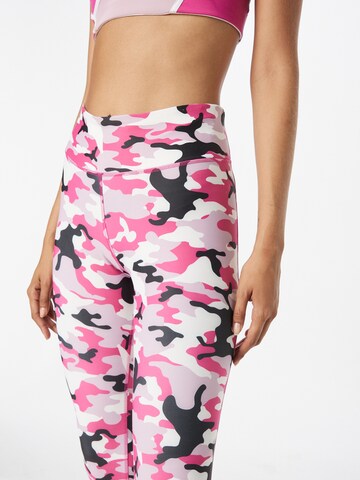 Skinny Pantaloni sportivi di Reebok in rosa