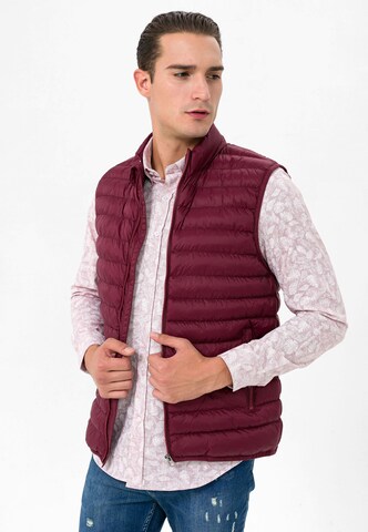 Gilet di Jimmy Sanders in rosso: frontale