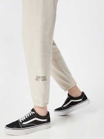 VANS Tapered Trousers 'EARTH PEACE' in Beige