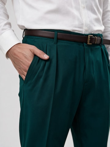 Antioch - Tapered Pantalón plisado en verde