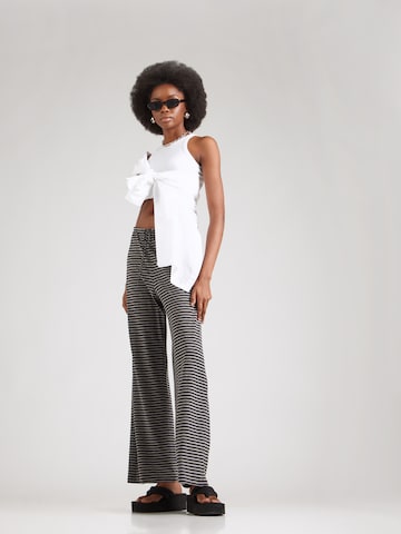 WEEKDAY Loose fit Trousers in Black